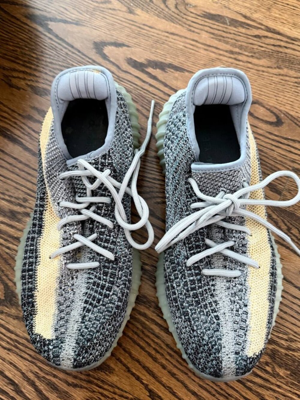 YEEZY BOOST 350 Ash Pearl Sneakers